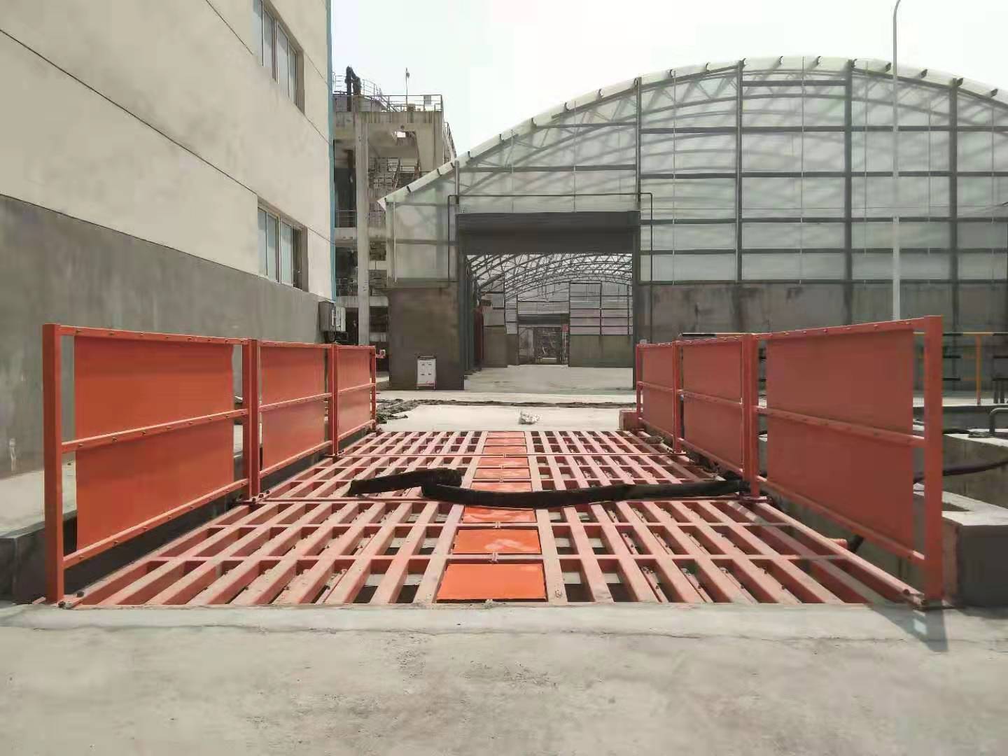 建筑工地使用广诺环保工地自动洗车机保护生态环境